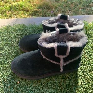 Women’s UGG Mini Classic Genuine Shearling boots 7